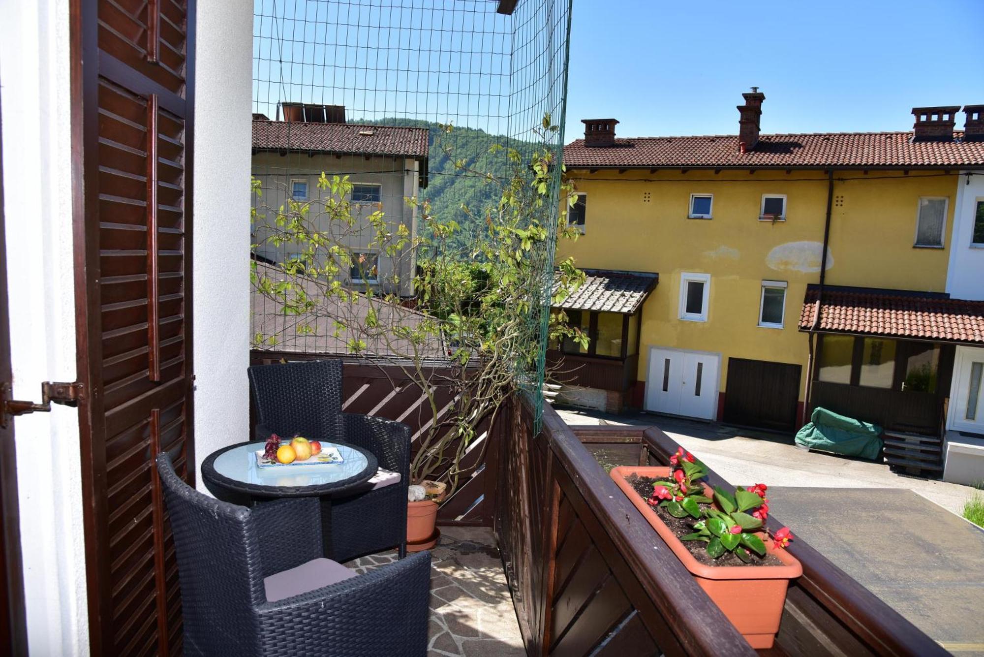 Apartment Jang Tolmin Luaran gambar
