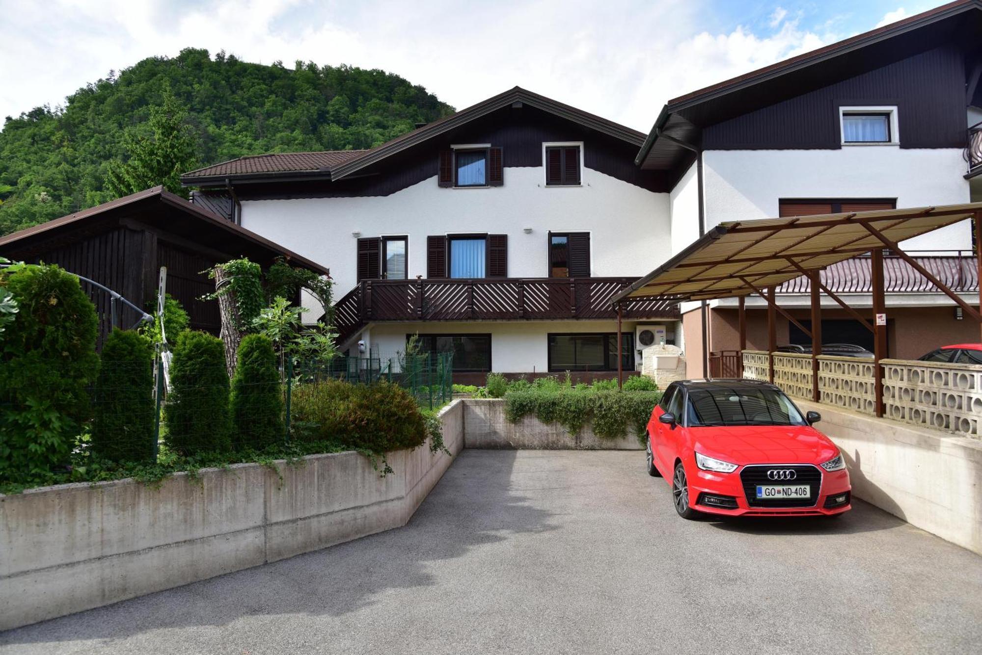 Apartment Jang Tolmin Luaran gambar