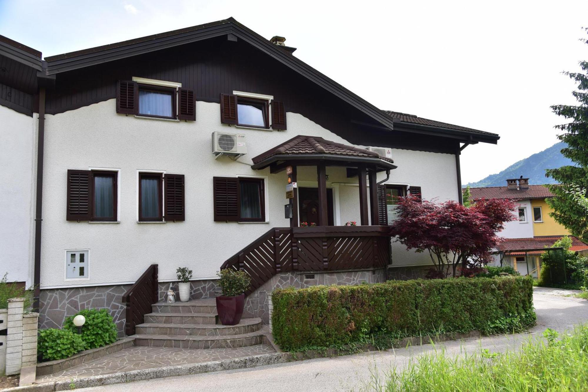 Apartment Jang Tolmin Luaran gambar