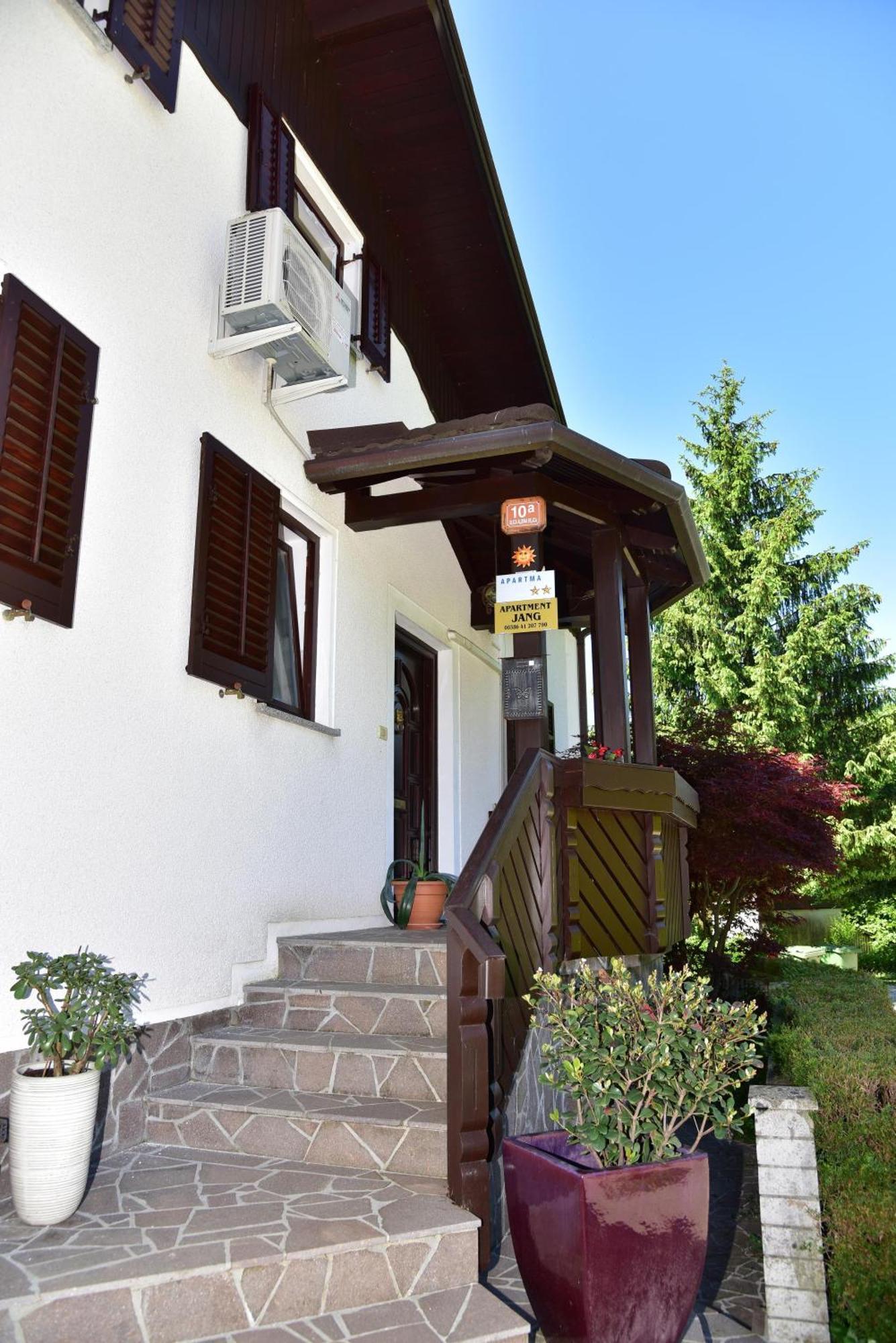 Apartment Jang Tolmin Luaran gambar