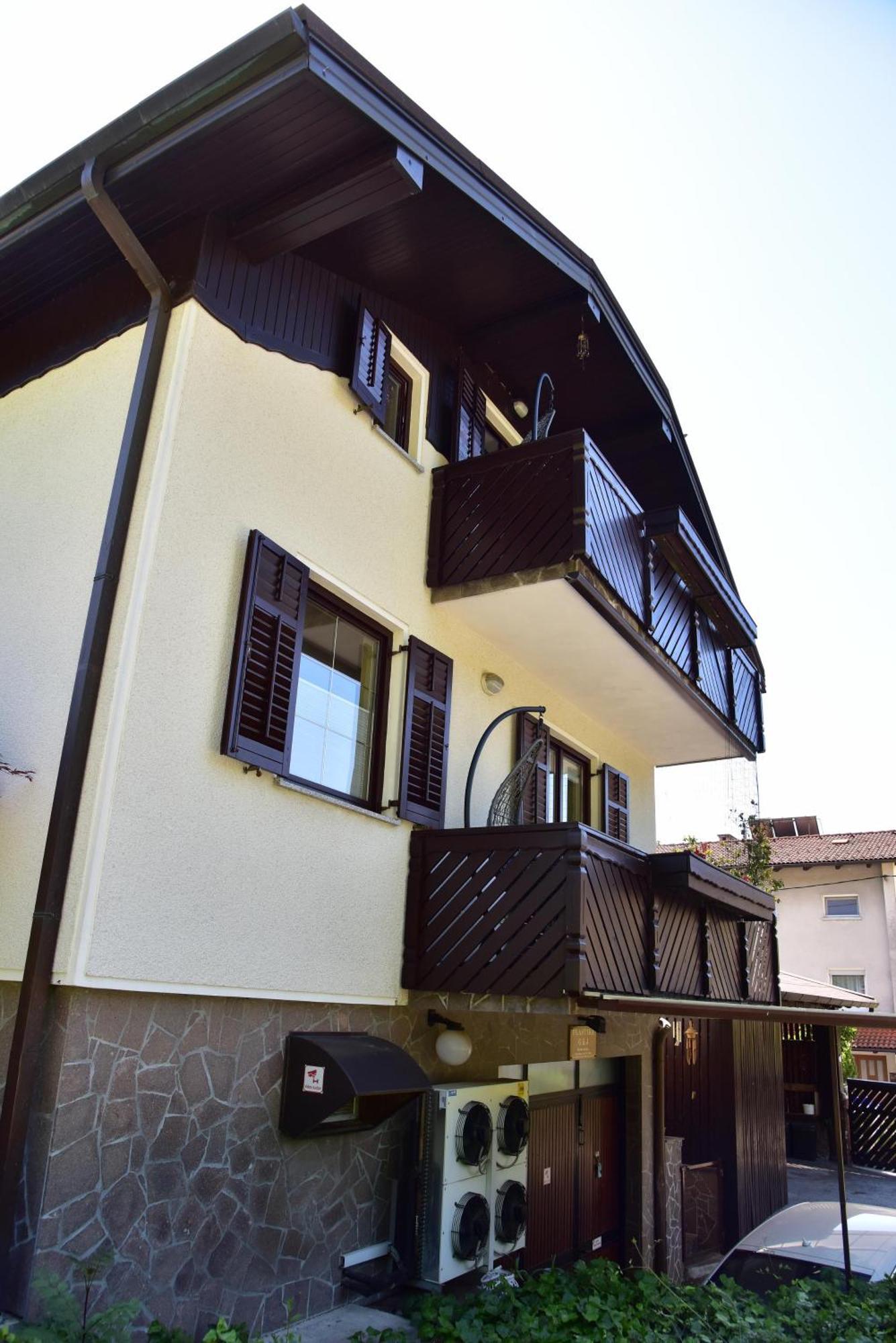 Apartment Jang Tolmin Luaran gambar