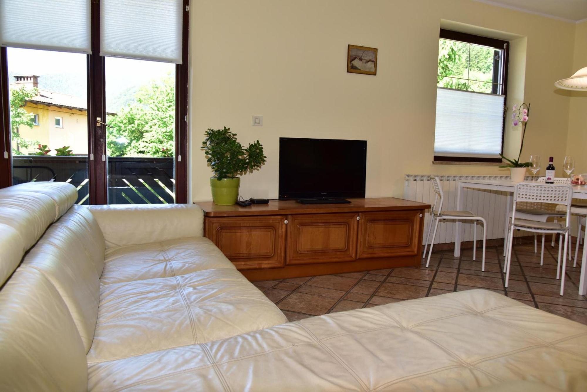 Apartment Jang Tolmin Luaran gambar