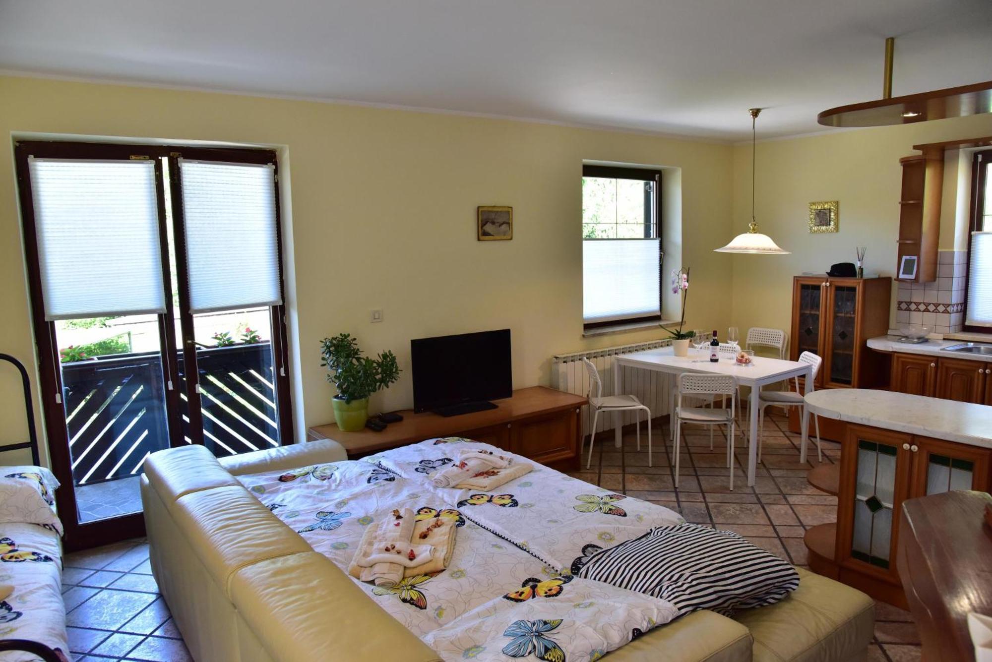 Apartment Jang Tolmin Luaran gambar