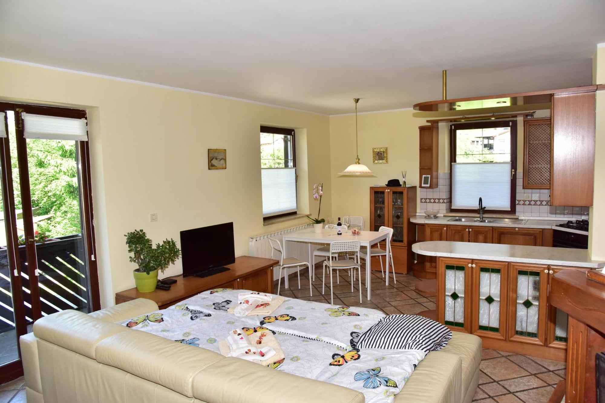 Apartment Jang Tolmin Luaran gambar