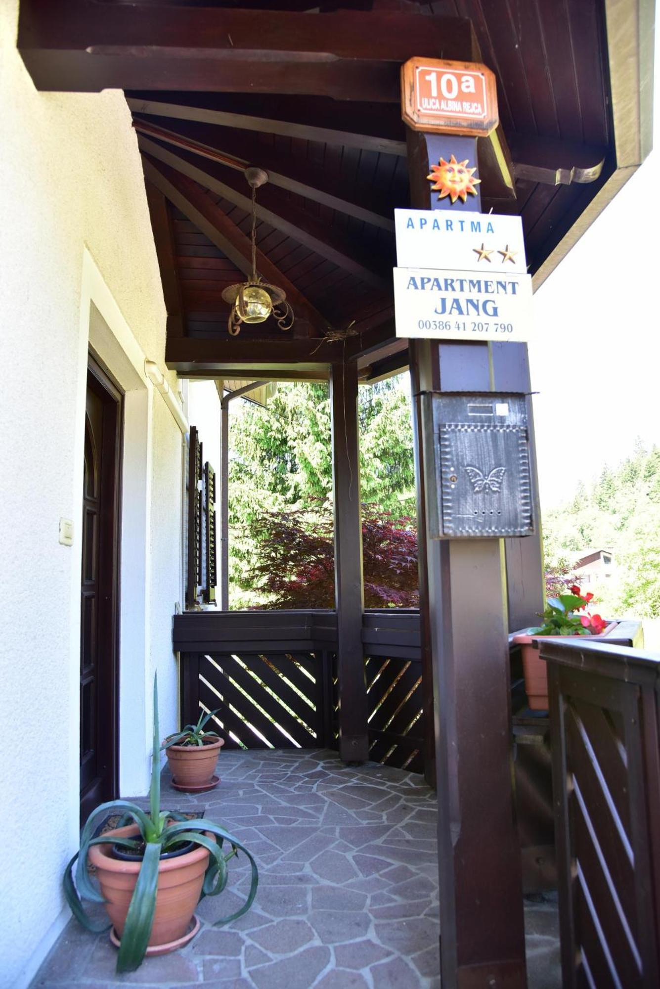 Apartment Jang Tolmin Luaran gambar